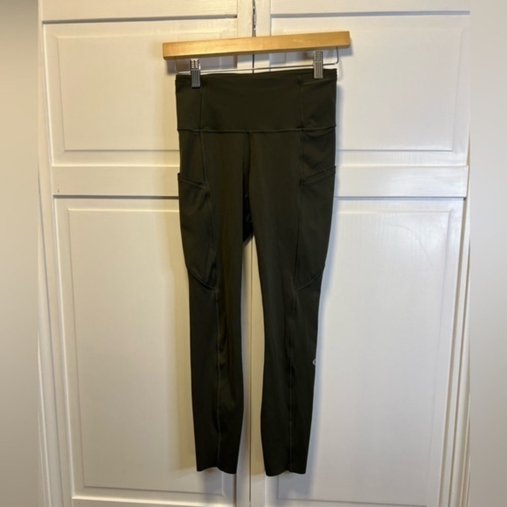Lululemon Fast & Free 7/8 Tight ll *Non-Reflective Nulux* Size 4 Color Green